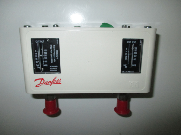 Реле давления Danfoss КР7BS  8...32 бар dif 4 (под гайку) (высокое давление ручной сброс) 
